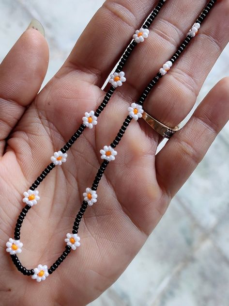 BEAD NECKLACE Black Seed Bead Jewelry, Handmade Beaded Necklaces Design, Beaded Jewelry Designs Ideas, Necklace Beads Ideas, Easy Beaded Jewelry, Seed Bead Jewelry Ideas, Flower Necklace Diy, Flower Beads Necklace, Beaded Necklace Flower