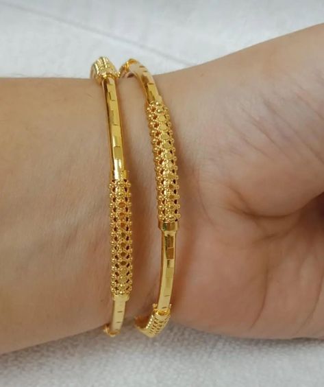 Bangle Designs Gold Indian, Bangles Jewelry Designs Gold Simple, Simple Gold Bangles Indian, Indian Bangles Gold Design, Simple Bangle Designs Gold, Fancy Bangles Gold, Gold Bangles For Women Indian, Bangals Design In Gold, Bangles Gold Design