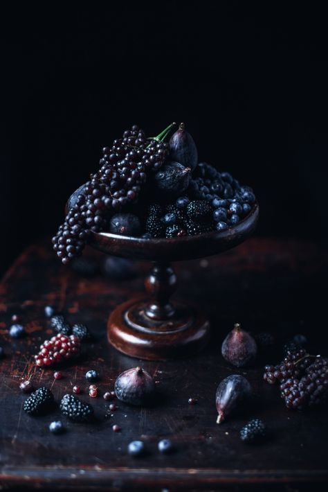 Almond Flour Muffins, Dark Food Photography, School Tomorrow, Fruit Photography, Summer Fruit, Pavlova, Beautiful Food, Still Life Photography, Almond Flour