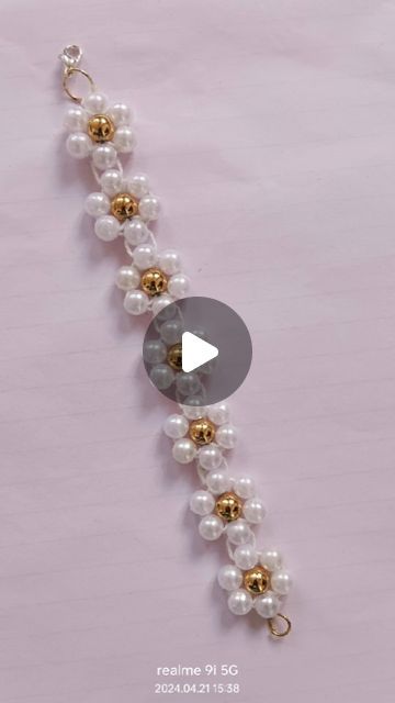 Diy Pearl Bracelet Ideas, Pearl Bracelet Designs, Diy Bracelets With Beads, Elegant Pearl Beaded Bracelets, Bracelet Diy Ideas, Bracelets Making, Elegant Pearl Charm Bracelets For Jewelry Making, Beaded Bracelets Diy Tutorials, Elegant Beaded Pearl Bracelet