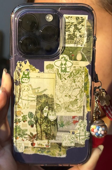 Clear Phone Case Ideas Green, Goblincore Phone Case, Green Themed Phone, Green Phone Case Aesthetic, Decorated Phone Cases, Phone Cases Green, Green Drawings, Decorating Phone Case, Phone Case Ideas