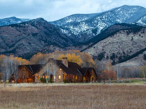 Million Dollar Ranch Homes, Montana House Plans, Country Ranch Style Homes Interior, Dream Ranch House, Montana Homes Interiors, House In Mountains Dream Homes, Montana Mountain Homes, Homes In Montana, Big Country Homes