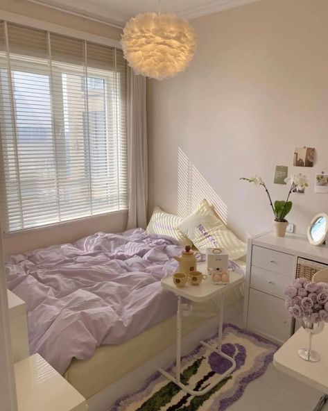 12 Purple Bedroom Ideas - How to Use Purple in the Bedroom | Apartment Therapy Zimmer Diy, Purple Bedrooms, Purple Bedroom, Dekorasi Kamar Tidur, Cozy Room Decor, Style Deco, Dream Room Inspiration, Room Makeover Bedroom, Room Makeover Inspiration