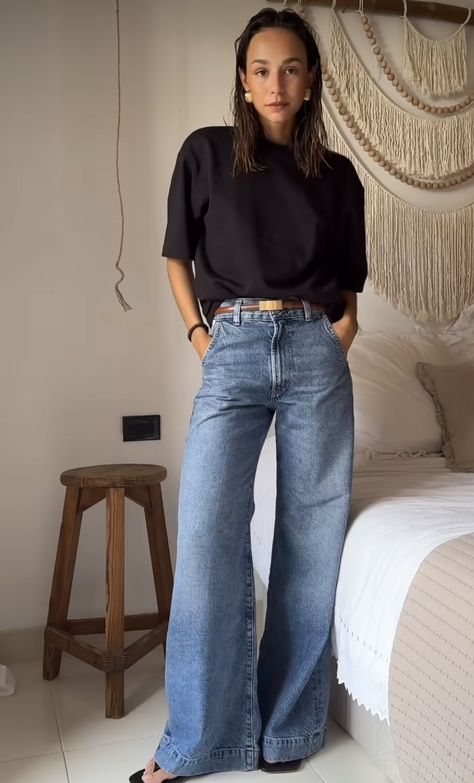 Wide Leg Pants Outfit Going Out, Loose Jeans Women Outfit, Wide Leg Pants Outfit Streetwear, Relaxed Going Out Outfit, Work Outfits Women Denim, Wide Leg Jeans Women Outfit, Zara Sailor Jeans Outfit, Trendy Outfits Wide Leg Jeans, Wide Leg Jeans Outfit Chic