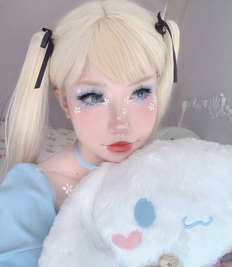 Pastel Kawaii Makeup, Cinnamoroll Makeup, Ombré Short Hair, Yumekawaii Fashion, Makeup Verde, Short Bleached Hair, Blonde Ombre Hair, Kawaii Makeup, Goddess Braids Hairstyles