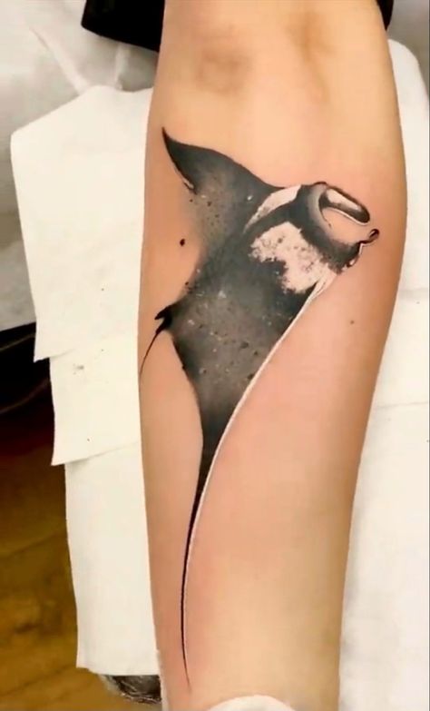 Manta Ray Chest Tattoo, Manta Ray Tattoo Design, Manta Ray Spine Tattoo, Manta Ray Sternum Tattoo, Floral Manta Ray Tattoo, Spotted Manta Ray Tattoo, Manta Tattoo, Mantaray Tattoo, Manta Ray Tattoo