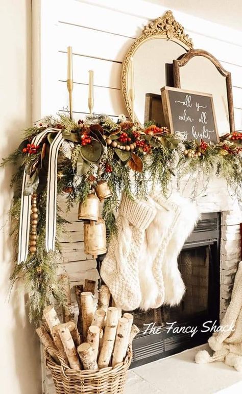 Cozy Christmas Decor, Christmas Mantle Decor, Christmas Fireplace Decor, Christmas Decor Inspiration, Christmas Mantel Decorations, Christmas Interiors, Christmas Mantle, Christmas Fireplace, Ideas Living Room