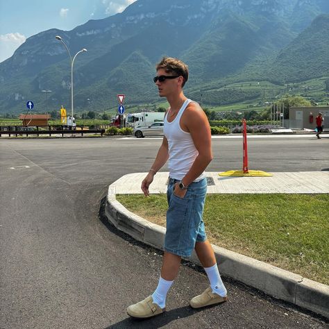 Trips Blue Jorts Outfits, Beige Birkenstocks, Summer Birkenstock Outfit, Men Birkenstock Outfit, Berkinstocks Outfit, Arizona Birkenstock Outfit, Beige Shoes Outfit, Birkenstock Outfit Men, Summer Birkenstock