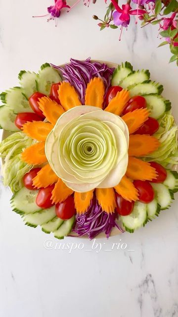 Colourful Salad Ideas, Vegetable Salad Plating Ideas, Salad Competition Ideas, Salad Ideas Decoration, Vegetable Decorations Ideas, Fancy Salads Presentation, Vegetable Salad Decoration Ideas, Salad Plating Presentation, Salad Platter Ideas