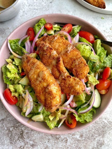 Chicken Tender Salad, Fried Chicken Salads, Air Fried Chicken Tenders, Fried Chicken Tenders, Plats Healthy, Chicken Tender, Healthy Food Menu, Air Fried Chicken, Healthy Food Dishes