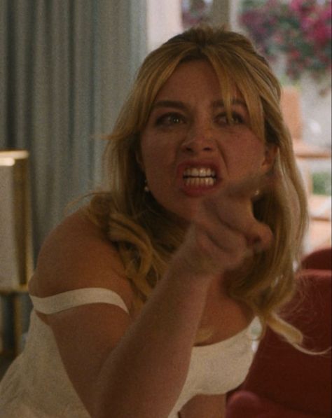 don’t worry darling, halloween costtme 2022, alice chambers, florence pugh, aesthetic, blood dress, harry styles, halloween Female Movie Characters, Rage Art, Angry Women, Angry Girl, Female Hysteria, Mad Women, Septième Art, Movie Shots, Florence Pugh