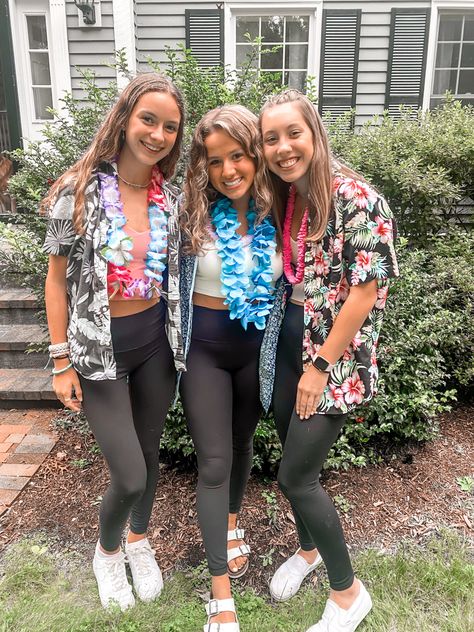 Preppy Hawaiian Costume, Aloha Spirit Week Outfit, Spirt Week Hawaiian Day, Luau Day Spirit Week, Beach Homecoming Theme Outfit, Hawian Day Outfit Ideas School, Tropical Theme Outfit School, Tropical Spirit Day Outfit, Surfer Theme Outfit