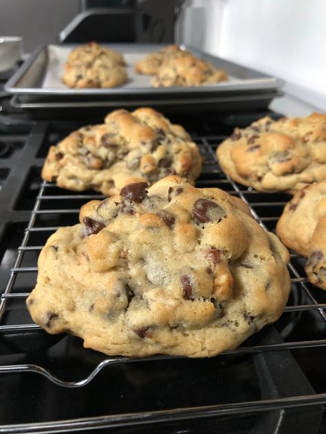 The Best Chocolate Chip Walnut Cookies – Catching Up With Nkechi Recipes With Feta Crumbles, Walnut Chocolate Chip Cookies, Walnut Cookie Recipes, Chocolate Chip Walnut Cookies, Good Foods, Gooey Cookies, Walnut Recipes, Best Chocolate Chip, Make Cookies