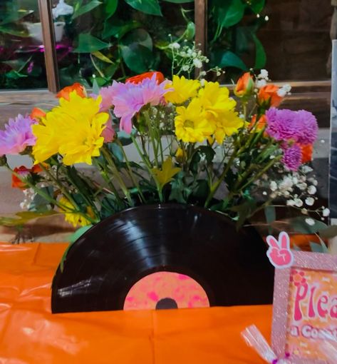 DIY Record Flower Vase 70s Party Theme Centerpieces, 70s Table Centerpieces, Diy Record Decor, 60s Centerpiece Ideas, Groovy Birthday Party Diy, Vinyl Record Centerpiece Ideas, Record Centerpieces Ideas, 70s Centerpiece Ideas, Record Centerpieces