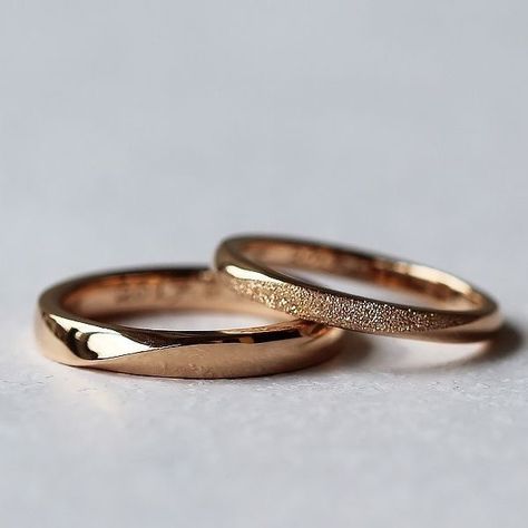 Design Of Gold Rings, Best Couple Rings, Weddings Rings Couple, Wedding Rings Ideas Couple, Simple Wedding Rings Sets His And Hers, Wedding Ring Sets His And Hers, Simple Wedding Rings Gold, Wedding Rings Engagement Couple, Couple Gold Rings