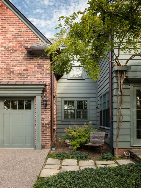 Green siding with red brick is a beautiful pairing of color and texture for a home's exterior. Brick House Exterior Colors, Red Brick House Exterior, Green Siding, Fasad Design, Orange Brick, Brick Siding, House Trim, Pintura Exterior, Exterior Paint Color