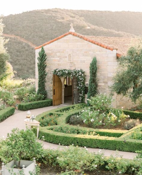 Desert Architecture, Rustic Italian Wedding, Socal Wedding Venues, Italian Wedding Venues, Winter Wedding Venues, San Diego Wedding Venues, Fall Vacation, Modern Wedding Venue, Tuscan Inspired