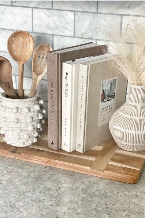 Counter Top Decor, Kitchen Counter Styling, The Kinfolk Table, Model Dapur, Kitchen Countertop Decor, Orange Door, Kitchen Decor Inspiration, Countertop Decor, Diy Backsplash