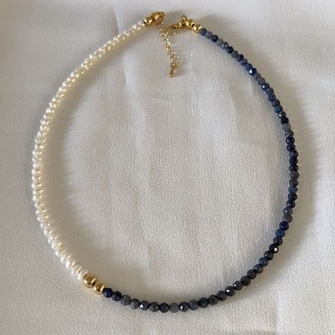 Beautiful Sapphire Necklace Gold Bead Jewelry, Simple Bead Necklace Ideas, Chain Bead Necklace, Natural Stone Beaded Necklace, Top Jewelry Trends 2023, Neckles Ideas, Chain And Bead Necklace, Beading Necklaces Ideas, Beaded Necklace Inspiration