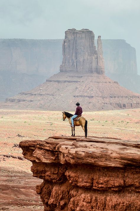 Cowboy Town, Horse Photography Poses, Cowboy Pictures, Western Artwork, Western Photography, Cowboy Aesthetic, Horse Western, Minecraft Pictures, Western Paintings