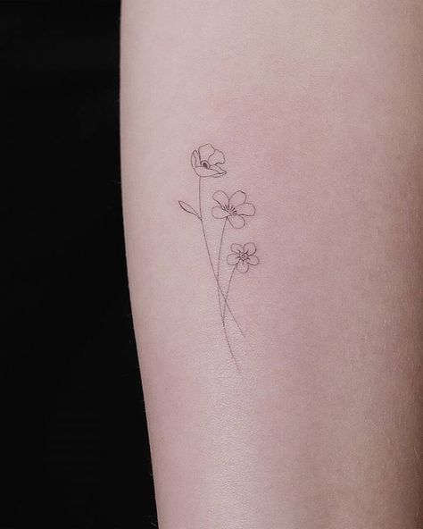 One Line Tattoo Minimalist Family, Mini Family Tattoo, Coordinating Tattoos 3 People, Tiny Vine Tattoo, Fine Line Family Tattoo, Single Line Flower Tattoo, Maktub Tattoo, Mini Tattoos Family, Tattoos Dedicated To Mom