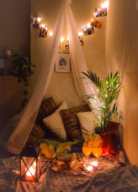 Cozy Ambience Aesthetic, Small Tent Decorating Ideas, Bedroom Decor Pictures, Indian Room Decor, Indian Bedroom Decor, Easy Room Decor, Anniversary Decor, Bedroom Decor For Teen Girls, Cute Diy Room Decor