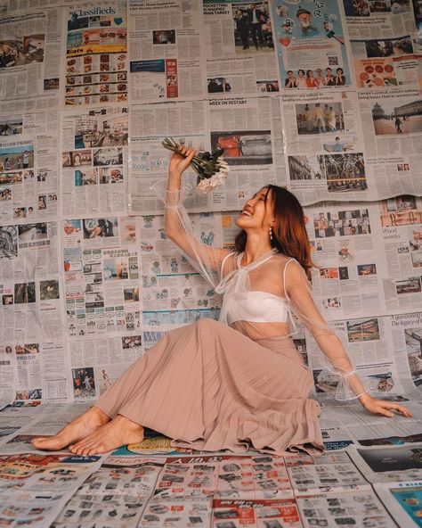 Shu on Instagram: “Vintage vibing 🦋 In the dreamiest of outfits from @caspialili ☁️ And yes lol this is a newspaper backdrop - BTS on TikTok (shuutravels) or…” Newspaper Backdrop, Debut Photoshoot, Creative Fashion Photography, Studio Photography Poses, Indoor Photography, Creative Photoshoot Ideas, Selfie Photography, Creative Portrait Photography, Stylish Photo Pose