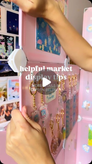 Jazlynn on Instagram: "Here are some tips I learned from my markets this summer 🥰 

✨ Command Hooks for Keychains and Charms ✨
I love command hooks because they hold on my keychains so well! I don’t bother removing them bcuz they don’t fall, so I keep them on my display when I pack up. This way I don’t have to replace my items every new market I attend and I can just pull out the finished pink display board! Saves me a lot of time to not have to put up ALL my keychains again. Although my charms have a much slimmer string and those do fall off so I have to constantly remove and add those 🙈. 

Pretty sure I got this idea from @heluhime! 

✨Add some cute decorations!✨ 
It helps to give your display a bit of your personality and art vibes to attract people! This is mostly personal preference Keychain Display Ideas, Convention Booth, Pink Board, Keychain Display, Attract People, Cute Decorations, Market Displays, Command Hooks, Artist Alley