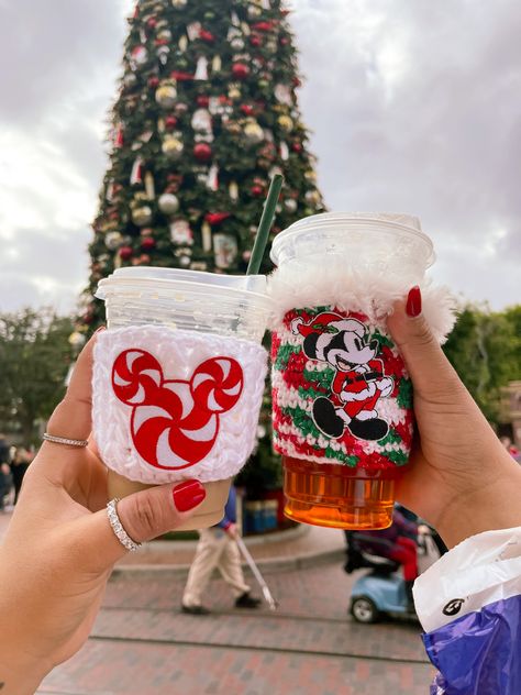 Disney World During Christmas, Disneyland In Christmas, Disneyland California Christmas, Disney In Christmas, Disney World Christmas Aesthetic, Disney During Christmas, Christmas Disney Aesthetic, Disneyland Christmas Aesthetic, Disney Christmas Aesthetic