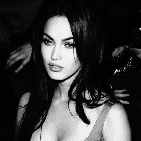 Dark Feminine Celebrities, Chica Dark, Dark Triad, Jennifer's Body, Dark Feminine Aesthetic, Feminine Aesthetic, Megan Fox, Mode Inspo, Adriana Lima