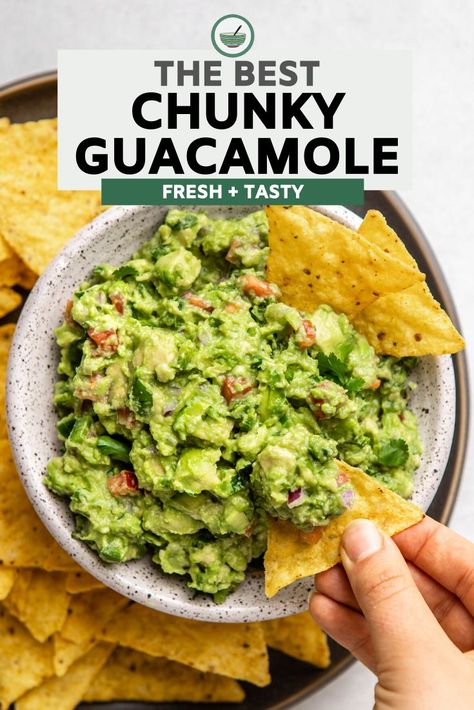 Chunky Guacamole Recipe, Poblano Recipes, Apartment Recipes, Creamy Guacamole, Easy Homemade Salsa, Guacamole Ingredients, Vegan Dips, Guacamole Recipe Easy, Chunky Guacamole