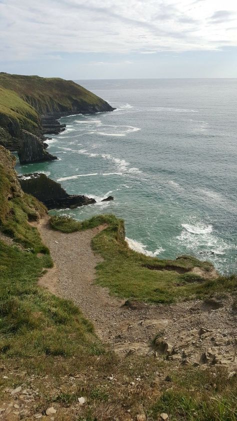 #trekking #sunset #beach #travelling #fun #mountain #photo #life #holiday #landscapephotography #art #ig #traveltheworld #bhfyp #getoutside #hike #wildlife #tourism #like #sea #sky #happy #traveler #forest #ocean #lifestyle #follow #hikingadventures Old Head Of Kinsale, Ireland Aesthetic Vintage, Ireland Phone Wallpaper, Cork Aesthetic Ireland, Ireland Cork Aesthetic, Ireland Travel Photos, Ireland Wallpaper Aesthetic, Irish Island Aesthetic, Ireland Fall Aesthetic