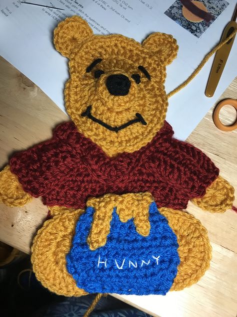 Applique Patterns Free, Crochet Applique Patterns, Pooh Winnie, Crochet Puff Flower, Beau Crochet, Crochet Applique Patterns Free, Confection Au Crochet, Crochet Disney, Haken Baby