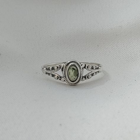 Silver Rings For Women Unique Antique, Everyday Silver Rings, Silver Crystal Ring, Silver Jewelry Women, Silver Antique Rings, Hippie Engagement Ring Silver, Silver Jewelry Boho, Silver Green Jewelry, Silver Peridot Ring