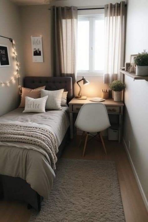 Cute Box Room Ideas, Tiny Bedroom Decor, Cama Aesthetic, Small Room Makeover, Hostel Room, Small Room Design Bedroom, Small Room Decor, Dekorasi Kamar Tidur, Small Bedroom Decor