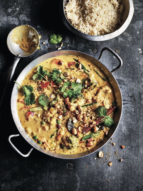 This authentic creamy vegetable korma is on the spicy side but the spice level can be adjusted to taste. Serve with naan and rice. @thecurryguy @hardiegrant @hardiegrantuk @HardieGrantandQuadrilleBooks #vegetablekorma #vegetarian #curry #thecurryguy #indianfood #indiancooking #indiancurry Vegetable Korma Recipe, Korma Paste, Vegetarian Korma, Vegetable Korma, Saag Paneer, Korma Recipe, Cooked Vegetables, Classic Dishes, Stuffed Jalapeno Peppers