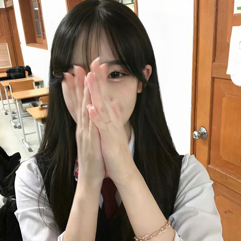 Baggy Outfits Girl, Korean Uniform School, Japanese Uniform, Korean Student, Korean Best Friends, Korean Face, Student Girl, Korean Aesthetic