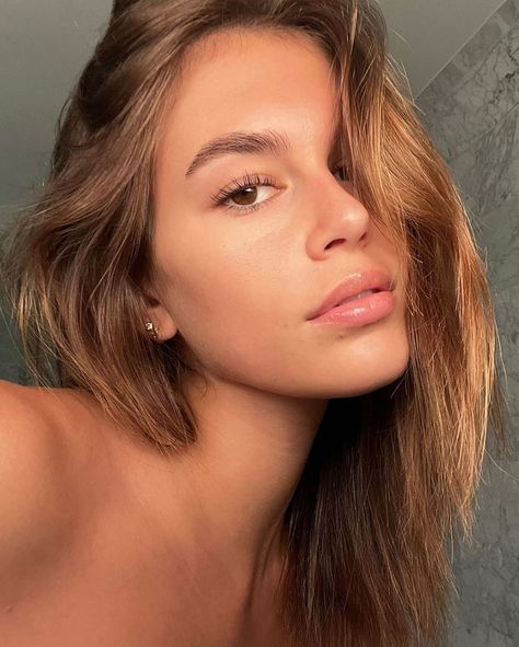 YSL Beauty Official on Instagram: “Want in on @kaiagerber's summer-glow? Stay tuned for her summer beauty favourites on reels. #yslbeauty #kaiagerber #summerlook” Kaia Jordan Gerber, Kaia Gerber Style, Gigi Hadid Outfits, American Model, Ysl Beauty, Model Inspo, Model Aesthetic, Kpop Girl Bands, Kaia Gerber