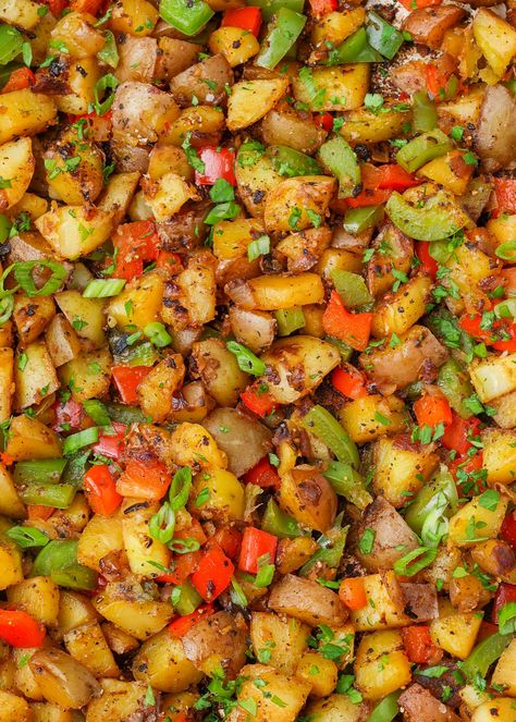 Skillet Potatoes with Peppers and Onions Homestyle Potatoes, Breakfast Potatoes Skillet, Potato Breakfast Recipes, Perfect Baked Potato, Potatoes In Oven, Frozen Potatoes, Skillet Potatoes, Cheese Pancakes, Hashbrown Recipes