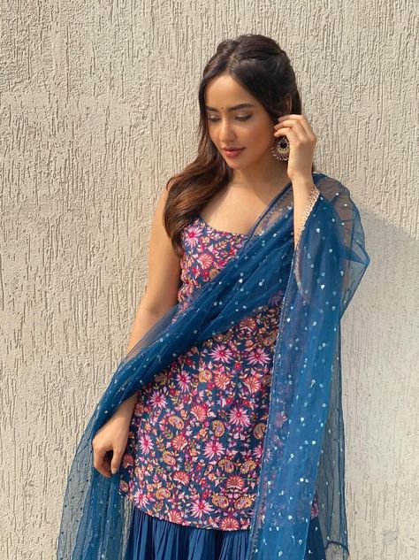 Spotted actor Neha Sharma in our Blue Kashmiri embroidered kurta with sharara pants and dupatta. Trendy Outfits Indian, Diwali Outfits, Traditional Indian Dress, Desi Fashion Casual, Casual Indian Fashion, Indian Dresses Traditional, Traditional Indian Outfits, Indian Woman, Trendy Dress Outfits