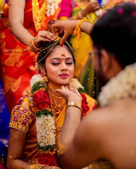 Chennai Photography, Different Types Of Photography, Marriage Poses, Jewellery Traditional, Indian Wedding Poses, Bride Photos Poses, Romantic Couple Poses, Wedding Photoshoot Props, Indian Wedding Couple Photography