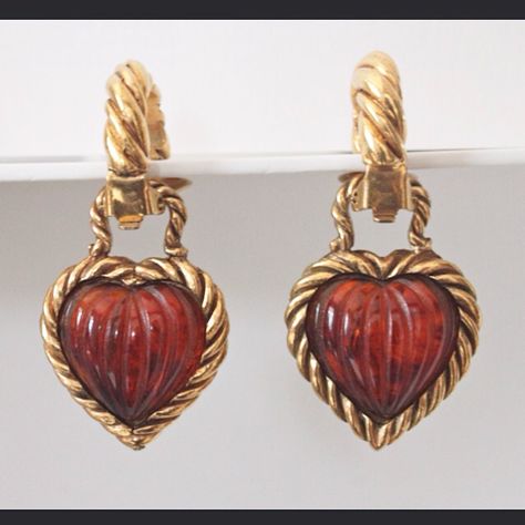 Vintage heart dangles ❤️ Vintage Heart Jewelry, Red King, Cool Piercings, Fruit Jewelry, Classy Jewelry, Jewelry Lookbook, Vintage Heart, Clothespins, Pretty Jewellery