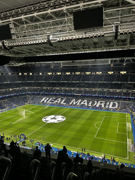 Real Madrid Game, Real Madrid Pictures, Madrid Aesthetic, Real Madrid Shirt, Real Madrid Club, Real Madrid Soccer, Real Madrid Team, Madrid Travel, Football Wags