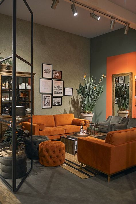 Sofa Design Wood, Living Room Orange, Living Room Color Schemes, Living Room Sofa Design, Living Room Green, Vintage Sofa, Living Room Inspo, A Living Room, Sofa Decor