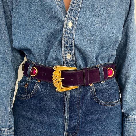 Little red • Instagram Style Elegant Chic, Belt Ideas, Winter Inspo, Going Live, Suede Belt, Purple Suede, Dream Style, Vintage Belt, Trends 2024