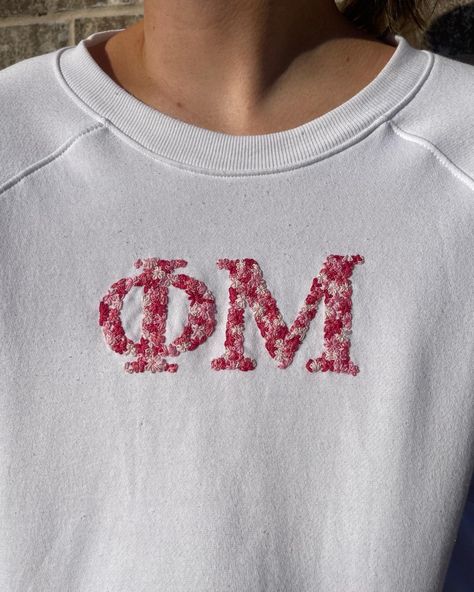 order a custom sweatshirt at @threadedbyannora on instagram! #embroidery #sorority #customclothing Sorority Embroidery Sweatshirt, Sorority Embroidered Sweatshirt, Embroidered Sorority Sweatshirts, Sorority T Shirt Ideas, Sorority Embroidery, Diy Sorority Crafts, Greek Merch, Sorority Letters Sweatshirt, Sorority Crewneck