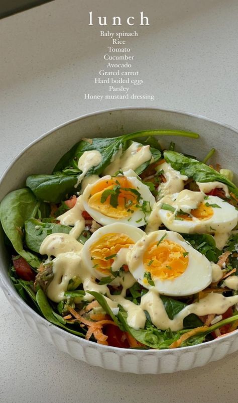 Healthy Lunch Salad, Cold Lunch, Healthy Food Menu, Ig Bio, Healthy Food Inspiration, Resep Diet, Easy Healthy Meal Prep, Healthy Food Dishes, Makanan Diet