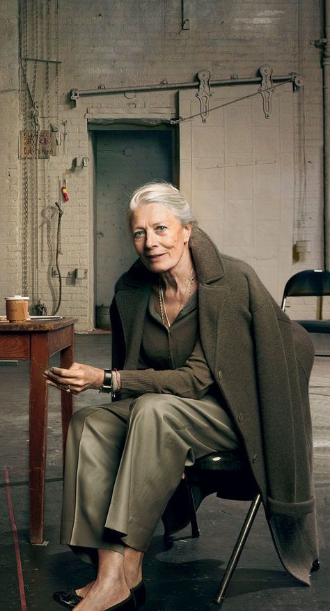 Feminists and sexpots, pre-fall fashions and fitness—these were among January's 12 most pinned Vogue.com images. Annie Leibovitz Photography, Mode Ab 50, Vanessa Redgrave, Grey White Hair, Pre Fall Fashion, Grey Hair Styles For Women, Annie Leibovitz, Advanced Style, Ageless Style