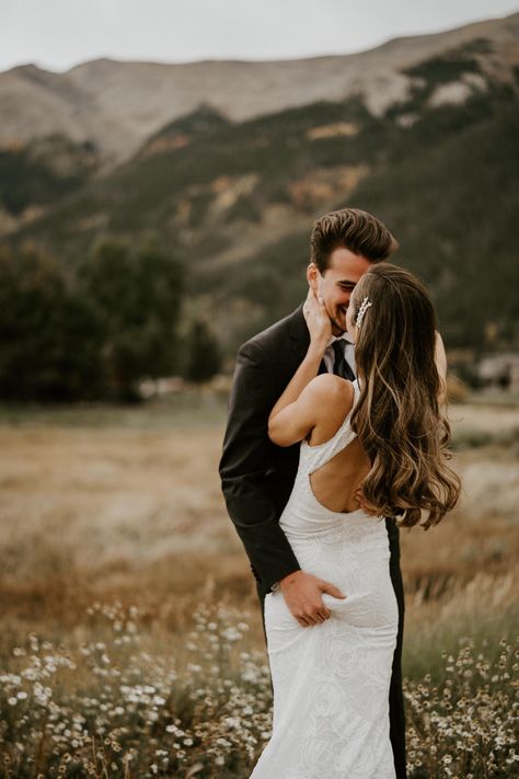 Spicy Wedding Photos, Mountain Fall Wedding, Chicago Hotel, Wedding Portrait Poses, Copper Mountain, Hotel Photos, Dressing Sense, Beautiful Film, Video Team