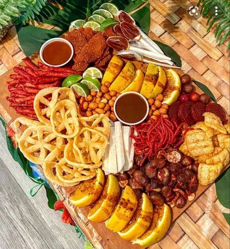 Mexican Food Platters, Mexican Party Food Platters, Charcuterie Board With Takis, Mexican Theme Charcuterie Board Ideas, Latino Charcuterie Board, Taquito Charcuterie Board, Mexico Charcuterie Board, Charcuterie Mexican Board, Mexican Snack Board Ideas